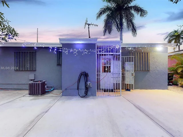421 SW 8th Ave, Homestead FL 33030