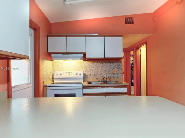 421 SW 8th Ave, Homestead FL 33030