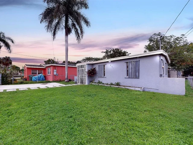 421 SW 8th Ave, Homestead FL 33030