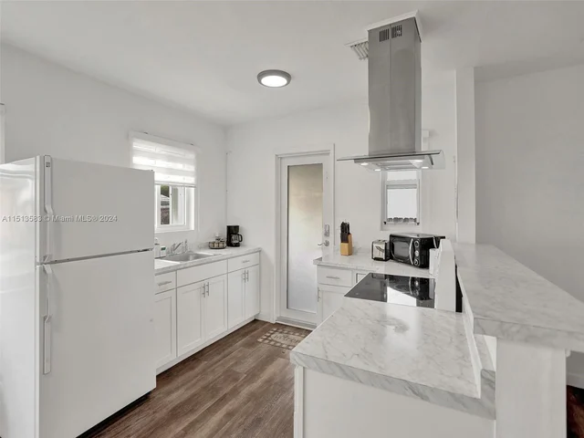 536 NW 48th St, Miami FL 33127