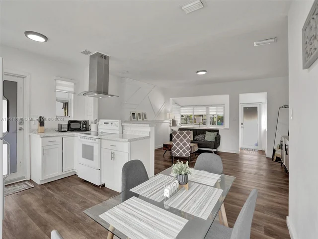 536 NW 48th St, Miami FL 33127