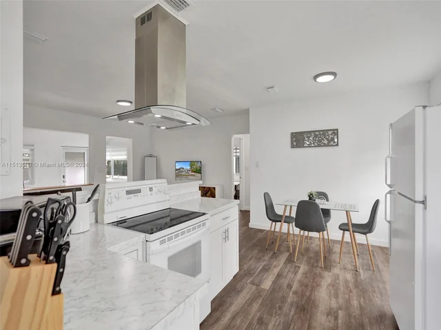 536 NW 48th St, Miami FL 33127