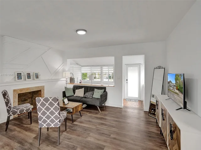 536 NW 48th St, Miami FL 33127