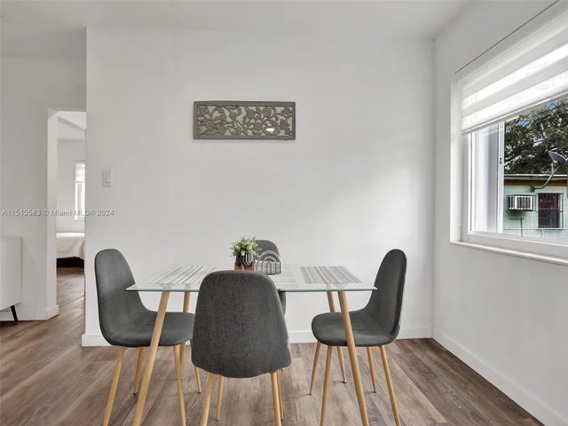 536 NW 48th St, Miami FL 33127