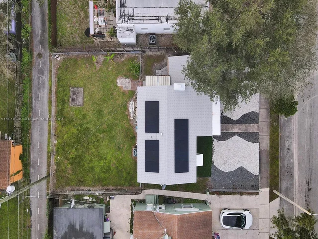 536 NW 48th St, Miami FL 33127