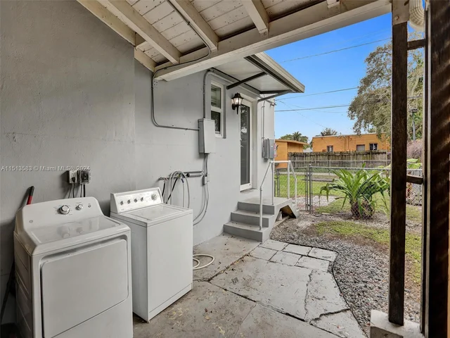 536 NW 48th St, Miami FL 33127