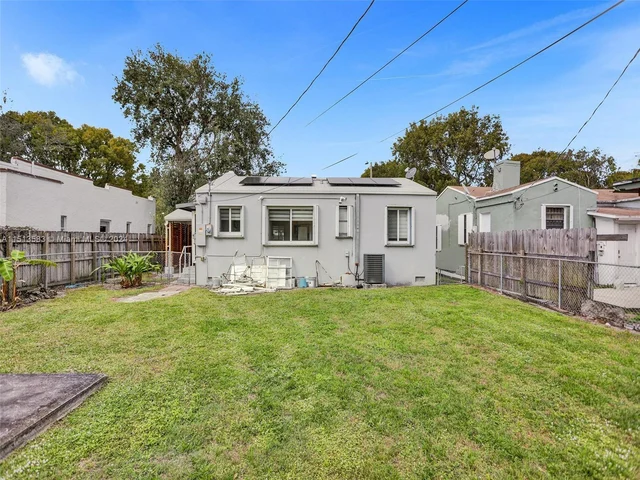 536 NW 48th St, Miami FL 33127