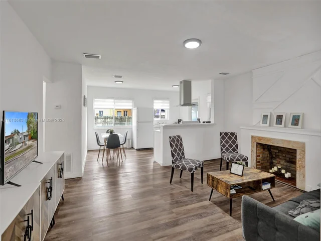 536 NW 48th St, Miami FL 33127