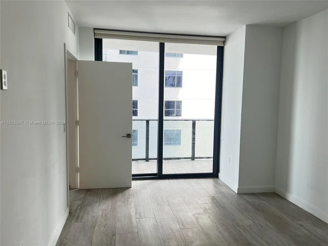 55 SW 9th St # 2209, Miami FL 33130