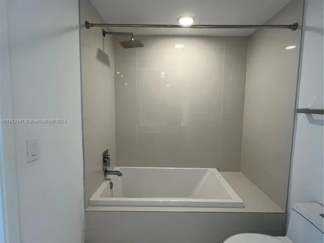 55 SW 9th St # 2209, Miami FL 33130