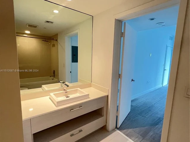 55 SW 9th St # 2209, Miami FL 33130