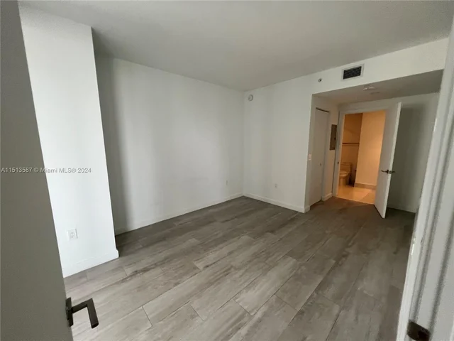 55 SW 9th St # 2209, Miami FL 33130