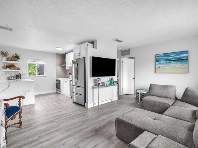 561 NE 61st St, Oakland Park FL 33334