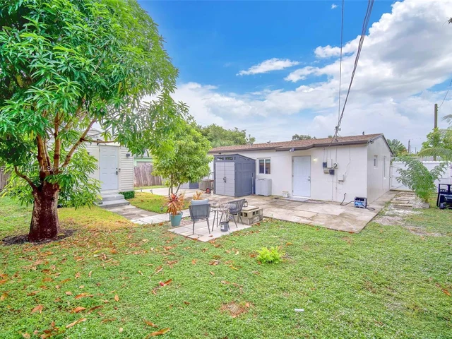 561 NE 61st St, Oakland Park FL 33334