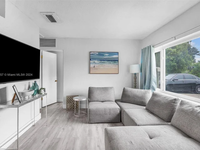 561 NE 61st St, Oakland Park FL 33334