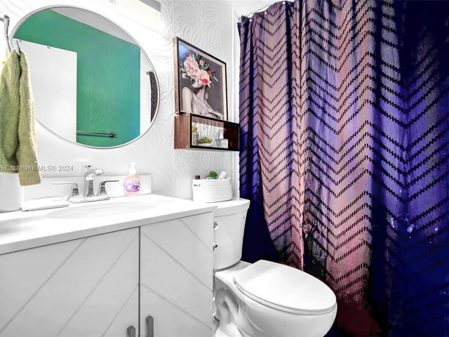 561 NE 61st St, Oakland Park FL 33334