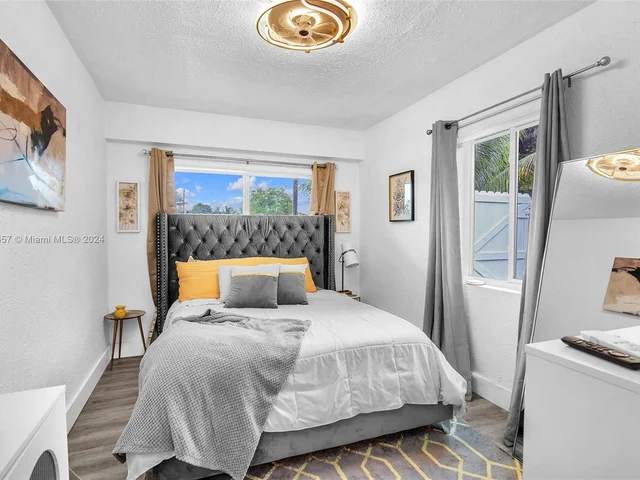 561 NE 61st St, Oakland Park FL 33334