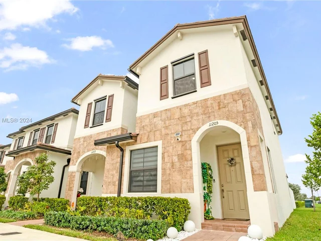 11205 W 34th Way, Hialeah FL 33018
