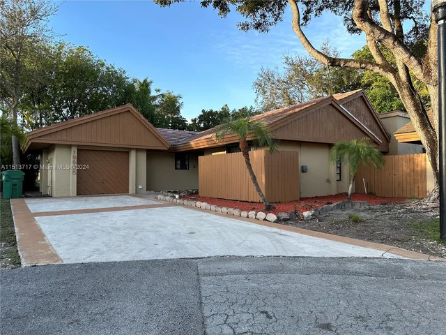 19905 NE 10th Place Way, Miami FL 33179