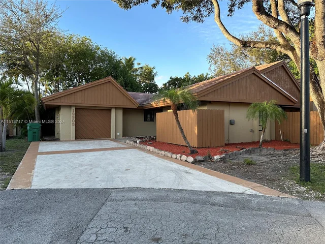 19905 NE 10th Place Way, Miami FL 33179