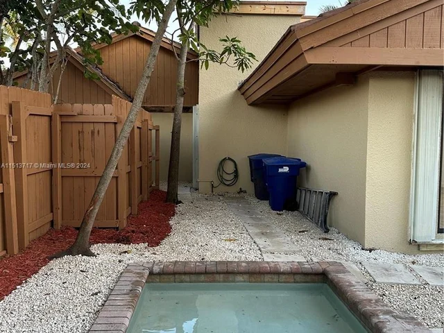 19905 NE 10th Place Way, Miami FL 33179