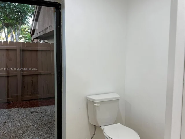 19905 NE 10th Place Way, Miami FL 33179