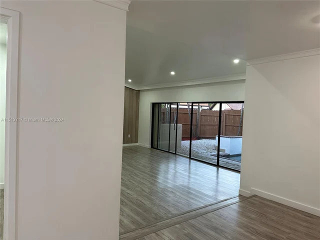 19905 NE 10th Place Way, Miami FL 33179