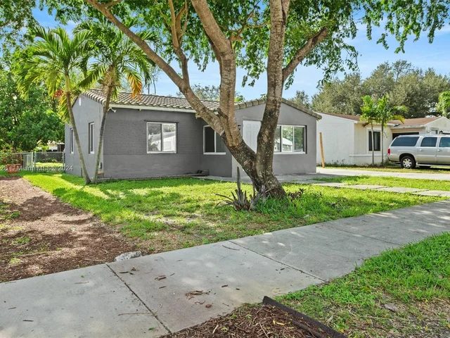 2518 Thomas St, Hollywood FL 33020