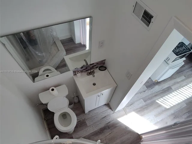 2518 Thomas St, Hollywood FL 33020