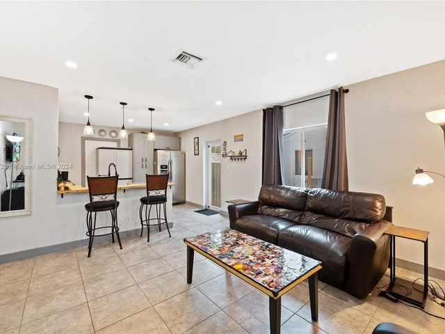 2518 Thomas St, Hollywood FL 33020