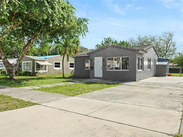 2518 Thomas St, Hollywood FL 33020