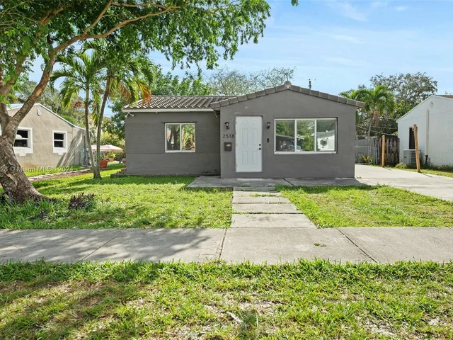 2518 Thomas St, Hollywood FL 33020