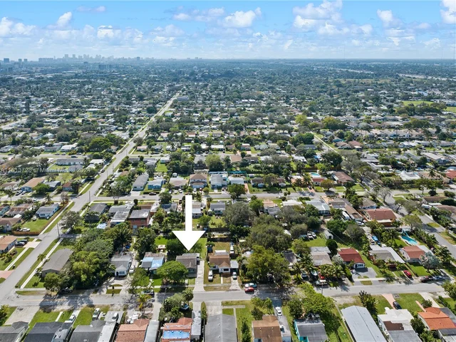 2518 Thomas St, Hollywood FL 33020