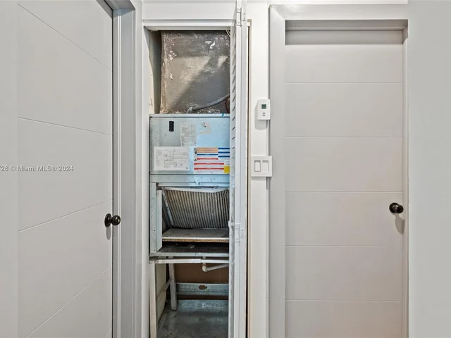 2518 Thomas St, Hollywood FL 33020