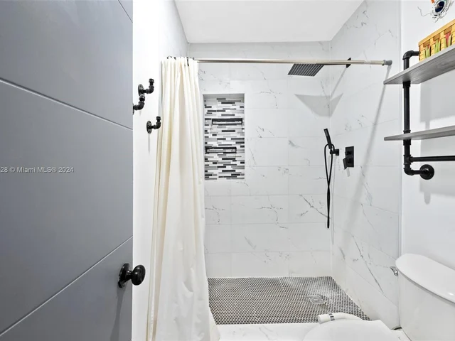 2518 Thomas St, Hollywood FL 33020