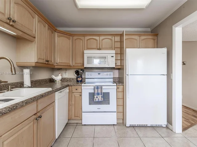 304 Racquet Club Rd # 101, Weston FL 33326