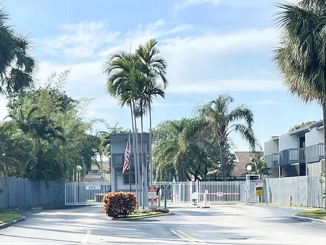 1527 Gabriel St # 1527, Hollywood FL 33020