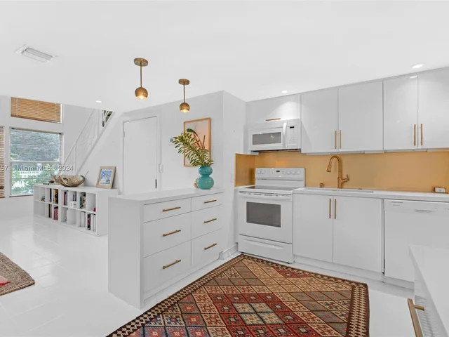 6865 Bay Dr # 11, Miami Beach FL 33141