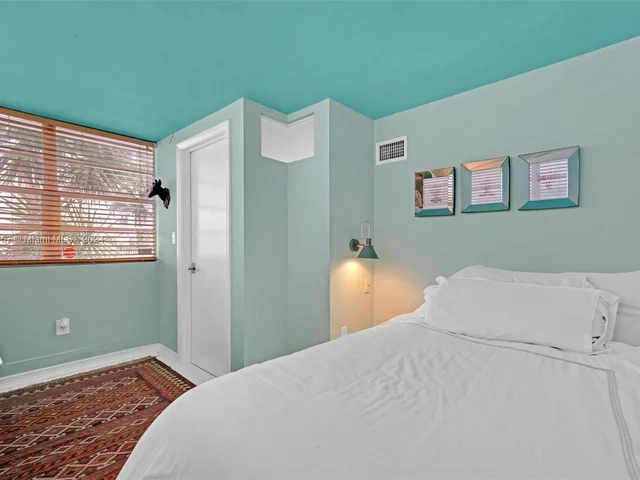 6865 Bay Dr # 11, Miami Beach FL 33141