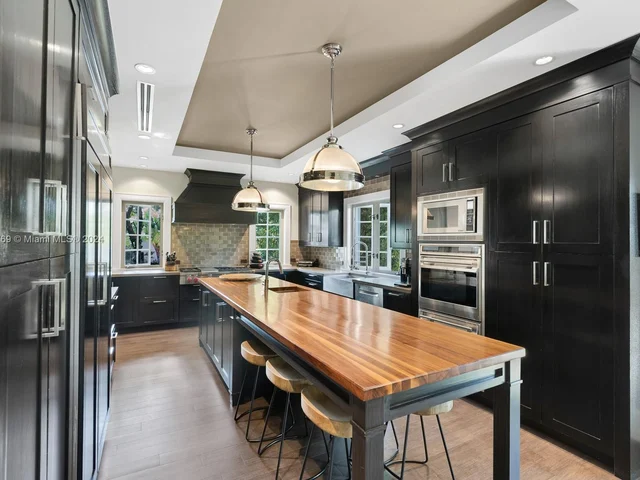 7732 Atlantic Way, Miami Beach FL 33141