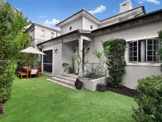 7732 Atlantic Way, Miami Beach FL 33141