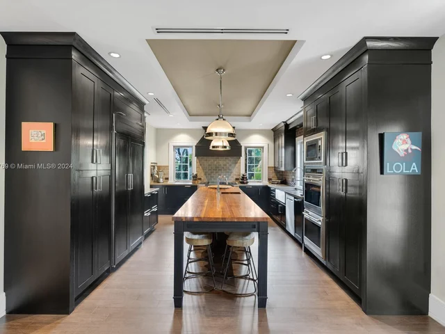 7732 Atlantic Way, Miami Beach FL 33141