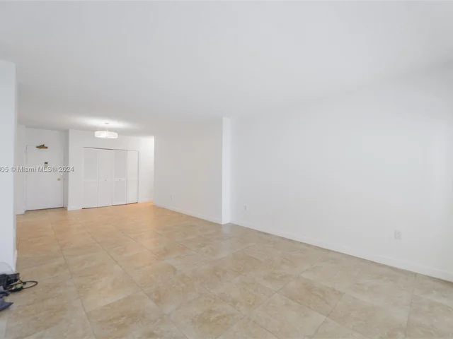 1980 S Ocean Dr # 18M, Hallandale Beach FL 33009