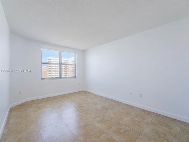 1980 S Ocean Dr # 18M, Hallandale Beach FL 33009