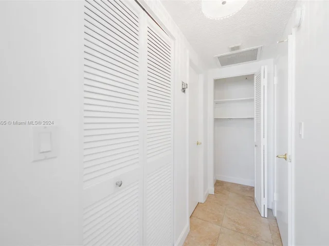 1980 S Ocean Dr # 18M, Hallandale Beach FL 33009