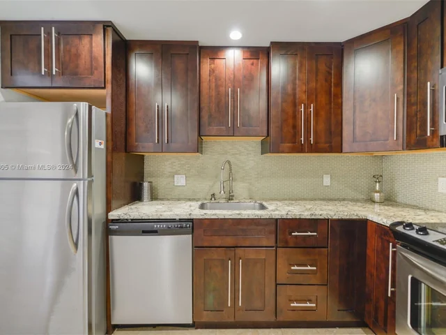 1980 S Ocean Dr # 18M, Hallandale Beach FL 33009