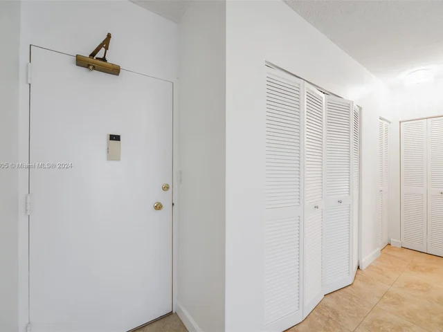 1980 S Ocean Dr # 18M, Hallandale Beach FL 33009