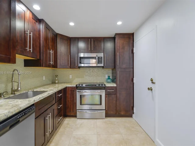 1980 S Ocean Dr # 18M, Hallandale Beach FL 33009