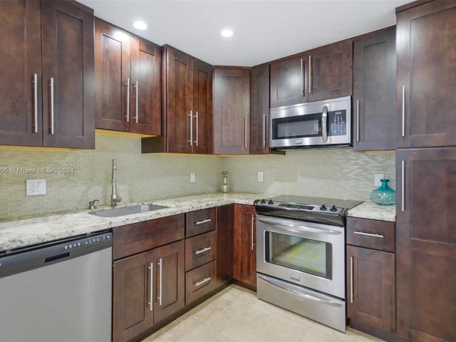 1980 S Ocean Dr # 18M, Hallandale Beach FL 33009