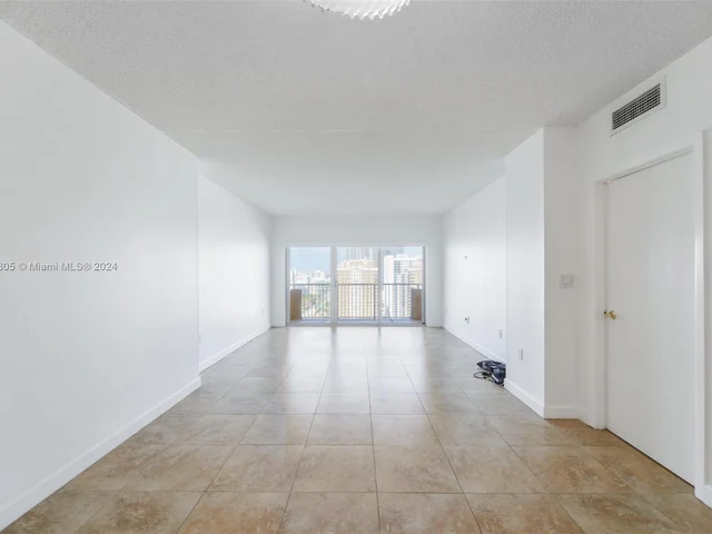 1980 S Ocean Dr # 18M, Hallandale Beach FL 33009